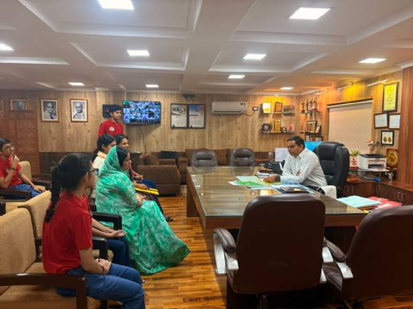 લિટલ સ્ટેપ્સ મોન્ટેસરી સ્કૂલના વિદ્યાર્થીઓ
