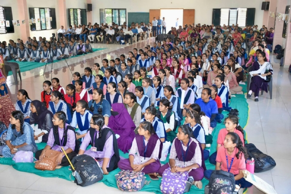 માનકુવા ખાતે ચિત્ર સ્પર્ધા યોજાઈ