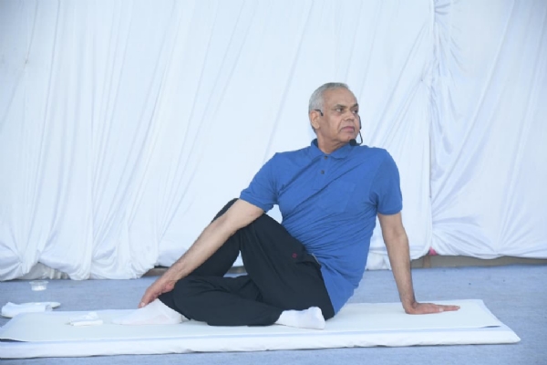 વિરાણીયા શાળામાં યોગાભ્યાસ કરાવતા રાજ્યપાલશ્રી
