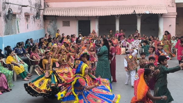 પોરબંદર  સખી  ક્લબ  દ્વારા  આયોજીત ‘વેલકમ નવરાત્રી’માં રાસની રમઝટ.