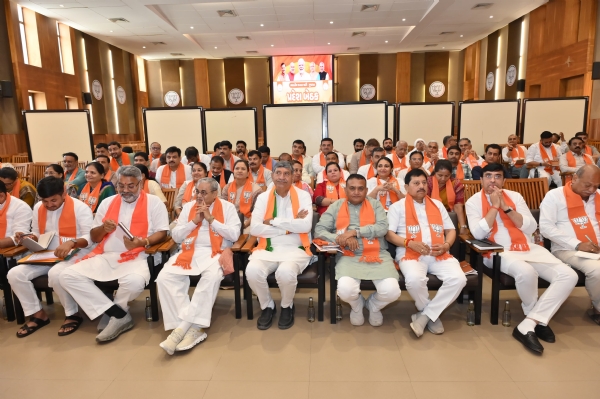 પ્રદેશ કાર્યાલય ખાતે બેઠક યોજાઈ