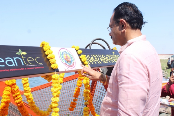 લોકાર્પણ કરતાં મંત્રી જીતુભાઈ વાઘાણી