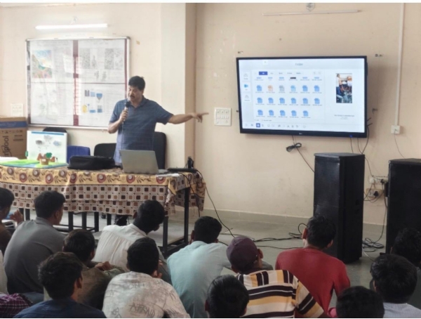 માર્ગ સલામતી અંગે સેમિનાર યોજવામાં આવ્યો