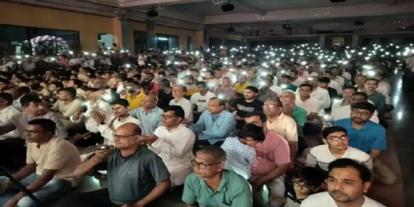 નવસારી બીએપીએસ મંદિરમાં મહંત સ્વામી મહારાજની 93મી જન્મજયંતીની ભવ્ય ઉજવણી