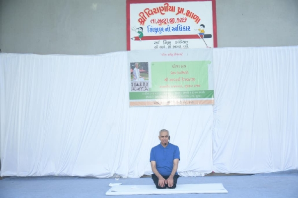 વિરાણીયા શાળામાં યોગાભ્યાસ કરાવતા રાજ્યપાલશ્રી