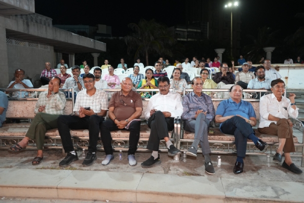 નવરંગ અને સાહિત્ય અકાદમી દ્વારા કવિ સંમેલન યોજાયું. નવરંગ અને સાહિત્ય અકાદમી દ્વારા કવિ સંમેલન યોજાયું.