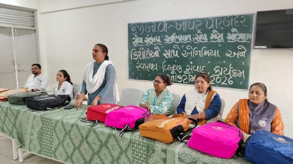 પોરબંદર  જિલ્લામાં  ‘સેવા સંકલ્પ અભિયાન-સેવા   મેરા યોગદાન’ અંતર્ગત ખાપટ ખાતે કિશોરીઓ   માટે વિશેષ  કાર્યક્રમ યોજાયો.