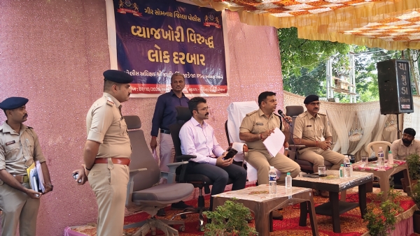 કોડીનારમાં વ્યાજખોરો સામે પોલીસનો કડક સંદેશ
