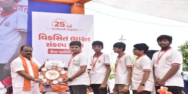 સેવા સંકલ્પ અભિયાન : જૂનાગઢ શહેર અને ગ્રામ્ય વિભાગની રંગોળી તથા કોલાજ મેકિંગ સ્પર્ધાના વિજેતાઓને મહાનુભાવોના હસ્તે સન્માન કરવામાં આવ્યા