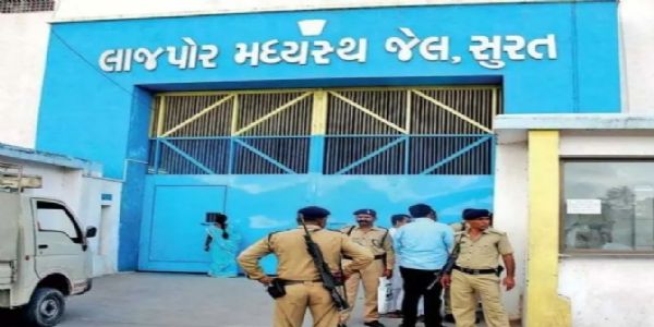 લાજપોર જેલમાં 11 મોબાઇલ મળ્યા બાદ મોટી કાર્યવાહી, 8 જેલ કર્મચારી સસ્પેન્ડ