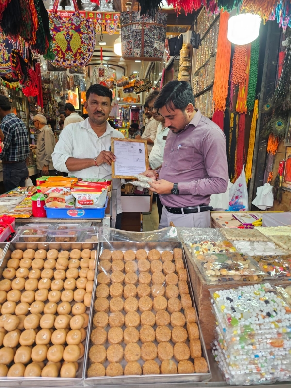માતાનામઢ ખાતે ફૂડ વિભાગની ચેકીંગ