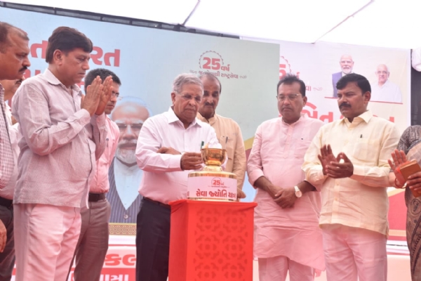 નવસારી ખાતે નાણામંત્રી મંત્રીશ્રી કનુભાઈ દેસાઈ