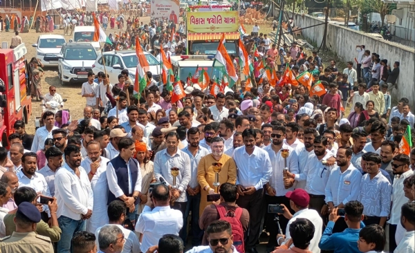 ભરૂચમાં વિકાસ સેવા જ્યોતિ યાત્રા કાર્યક્રમમાં  સેવાભાવ અને રાષ્ટ્રભાવનાનો સંદેશ જોવા મળ્યો
