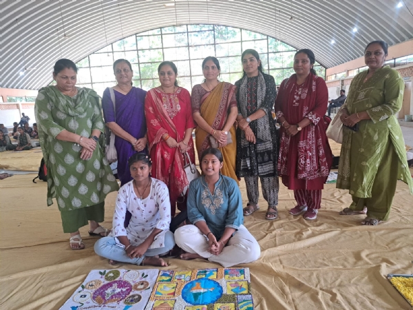 બામણગઢ સરકારી શાળાની દીકરીઓએ જિલ્લા કક્ષાની રંગોળી સ્પર્ધામાં કલાત્મક