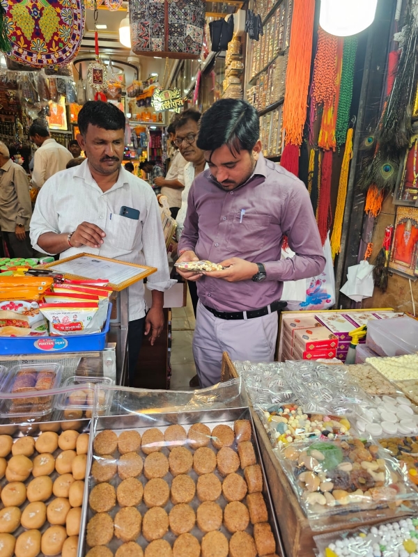 માતાનામઢ ખાતે ફૂડ વિભાગની ચેકીંગ