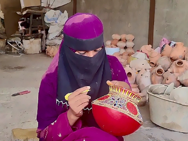 ભુજના કુંભાર કારીગરોની માટીકળાના ગરબા