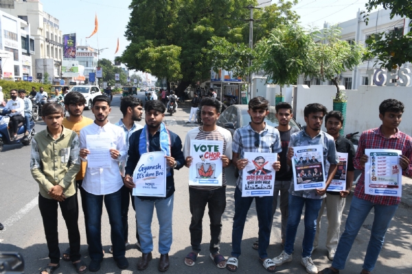 રાજકોટમાં એનએસયુઆઈનું પ્રદર્શન