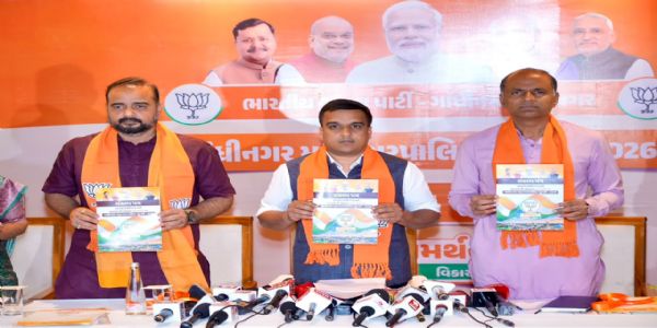 ગાંધીનગર મનપા ચૂંટણી અંતર્ગત ભાજપના સંકલ્પ પત્રની નાયબ મુખ્યમંત્રી હર્ષ સંઘવીની વિશેષ ઉપસ્થિતિમાં ઘોષણા કરાઇ