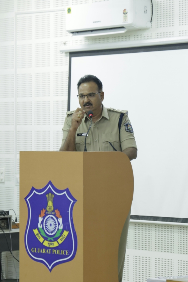 વ્યાજ ખોરીના વિષચક્ર  માંથી મુક્તિ અપાવવા પોલીસની પહેલ.