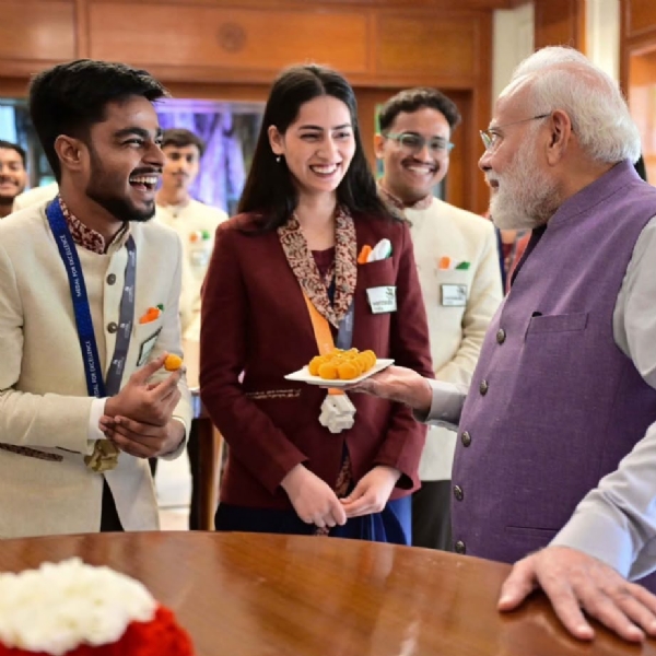 PM meets medal winners of World Skills Competition
