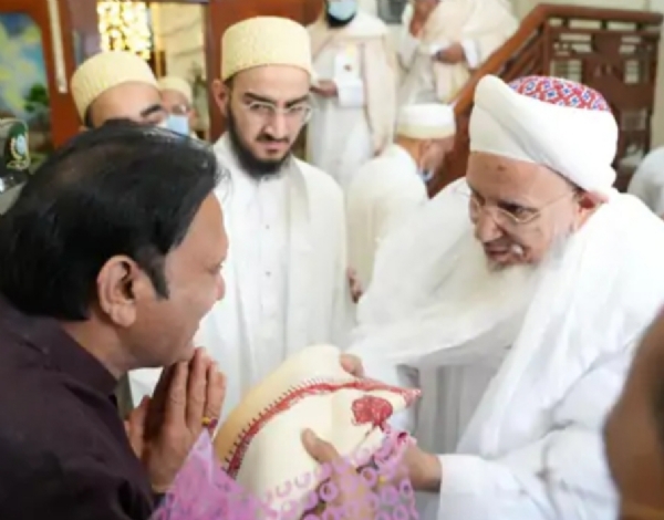 સિદ્ધપુરમાં દાઉદી વ્હોરા સમાજના ૫૩મા સર્વોચ્ચ ધર્મગુરુ ડૉ. સૈયદના મુફદ્દલ સૈફુદ્દીન સાહેબનું ભવ્ય સ્વાગત.