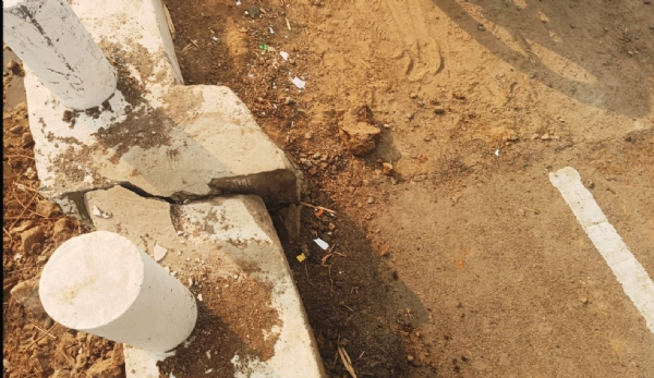 વાલિયાના ગાંધુ-ડણસોલી ગામે કિમનદીના નવા પુલમાં ગાબડાં અને તિરાડો પડી