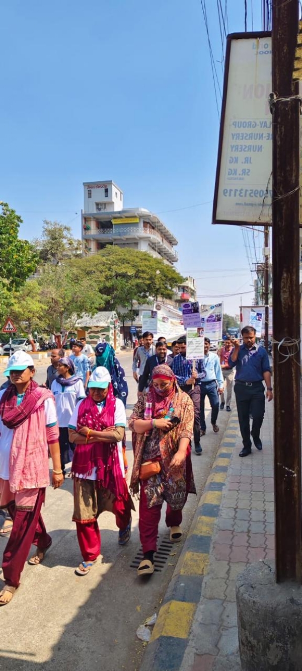 પોરબંદરના કમલાબાગથી હાર્મોની હોટેલ સુધી નાણાકીય સાક્ષરતા રેલી યોજાઈ. પોરબંદરના કમલાબાગથી હાર્મોની હોટેલ સુધી નાણાકીય સાક્ષરતા રેલી યોજાઈ.