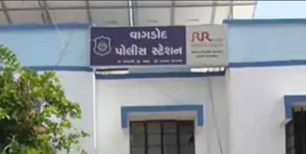 સરસ્વતી તાલુકાના વદાણી (લક્ષ્મીપુરા) ગામમાં લાયસન્સ વગર એલોપેથીક પ્રેક્ટિસ કરતો એક બોગસ ડોક્ટર ઝડપાયો.