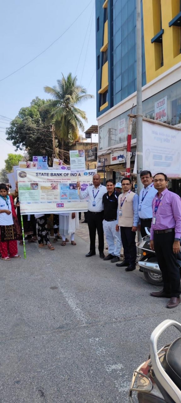 પોરબંદરના કમલાબાગથી હાર્મોની હોટેલ સુધી નાણાકીય સાક્ષરતા રેલી યોજાઈ. પોરબંદરના કમલાબાગથી હાર્મોની હોટેલ સુધી નાણાકીય સાક્ષરતા રેલી યોજાઈ.