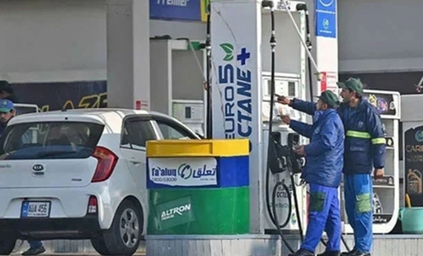 પાકિસ્તાનમાં ફુગાવો પેટ્રોલનો ભાવ વધીને ₹253.17 અને હાઇ-સ્પીડ ડીઝલનો ભાવ ₹258.17 પ્રતિ લિટર