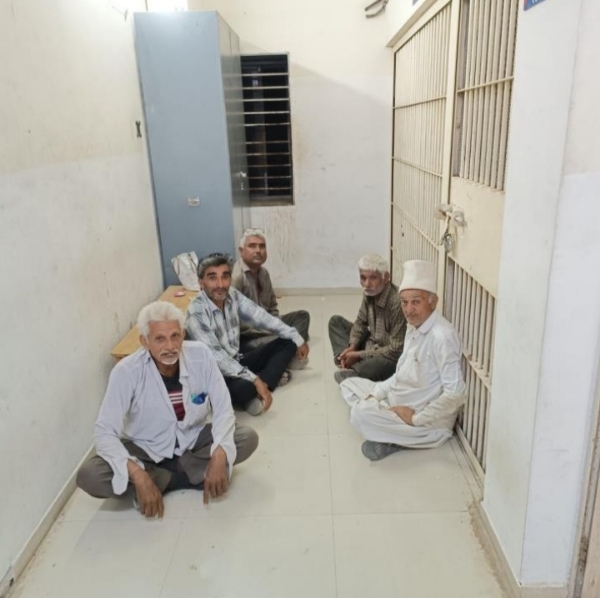 અમીપુર ગામે જુગાર રમી રહેલ પાંચ શખ્સો ઝડપાયા.