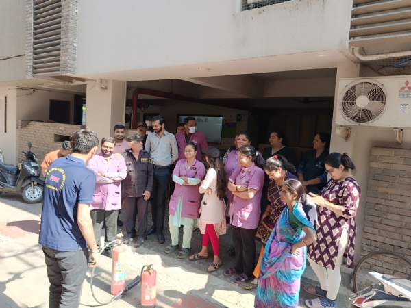 ફાયર એન્ડ ઈમરજન્સી સર્વિસીસ વિભાગ દ્વારા ફાયર સેફ્ટી જાગૃતિ અને સ્વબચાવ અંગે તાલીમ યોજાઇ. ફાયર એન્ડ ઈમરજન્સી સર્વિસીસ વિભાગ દ્વારા ફાયર સેફ્ટી જાગૃતિ અને સ્વબચાવ અંગે તાલીમ યોજાઇ.