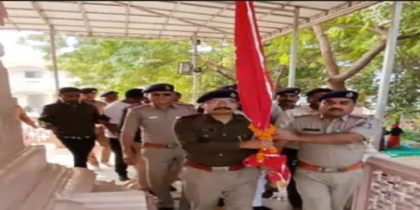 વરાણા ખોડિયાર માતાજીના 15 દિવસીય લોકમેળાની સફળ પૂર્ણાહુતિ બાદ ઈનચાર્જ ડીવાયએસપી અને સમી પીઆઈ એ સ્ટાફ સાથે માતાજીને ધજા ચડાવી દર્શન કર્યા