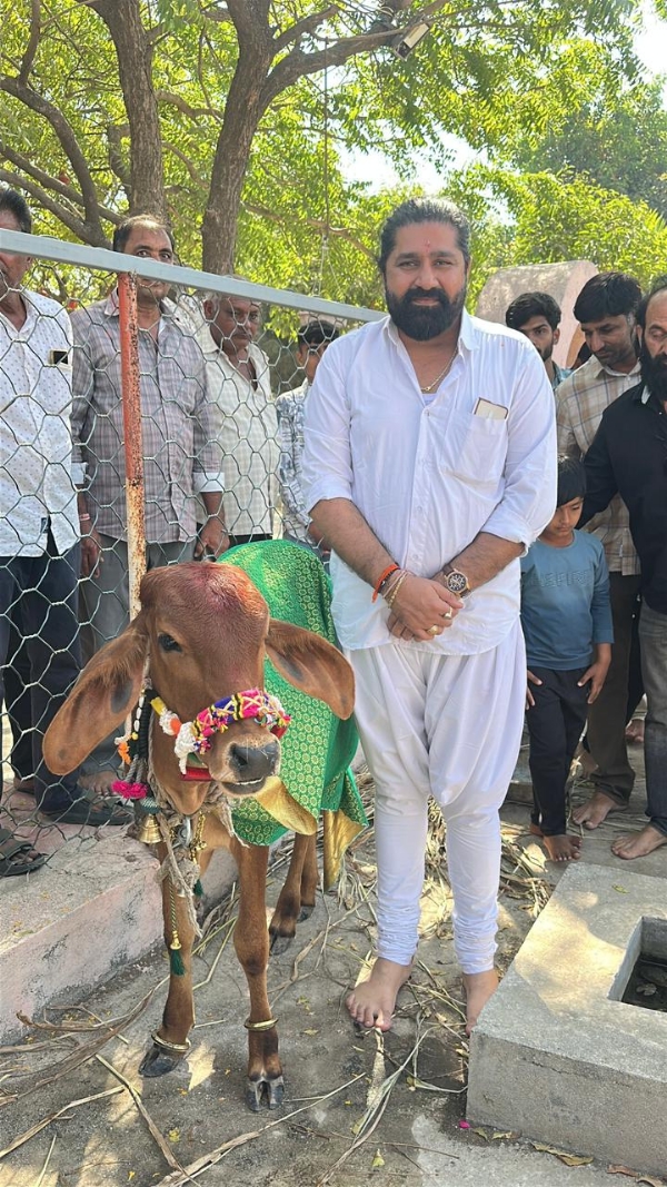 પોરબંદરના યુવાને લીરબાઈની મૂર્તિ સાથે 50 દેશોની યાત્રા પૂર્ણ કરી.