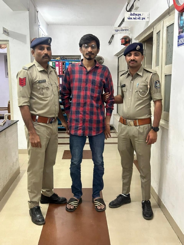 રાણાવાવમાં બાઈકના નામે છેતરપીંડી કરનાર શખ્સ ઝડપાયો.