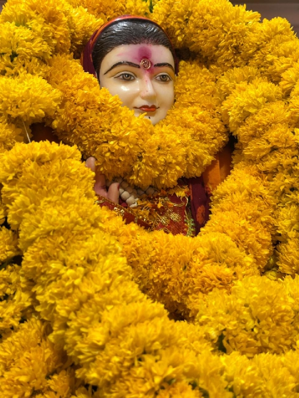 પોરબંદરના યુવાને લીરબાઈની મૂર્તિ સાથે 50 દેશોની યાત્રા પૂર્ણ કરી.