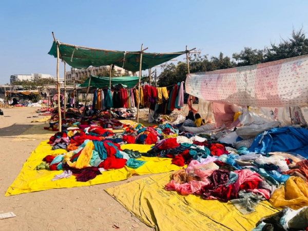 પાટણના ગૂંગળી તળાવ પાસે રાજસ્થાનના વેપારીઓનું કાપડ બજાર, 50 થી 75% સસ્તા ભાવે ચણિયાચોળી અને બનારસી કાપડ ઉપલબ્ધ