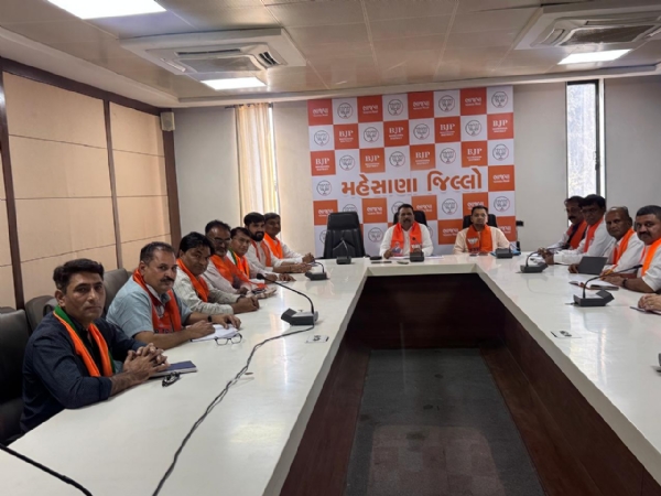 મહેસાણા કમલમ કાર્યાલય ખાતે ભાજપના મોરચા પ્રમુખો સાથે સંગઠાત્મક બેઠક યોજાઈ