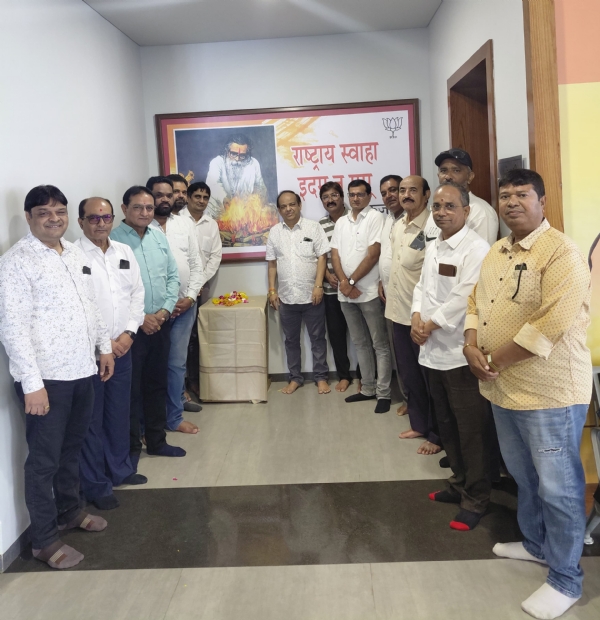 જિલ્લા ભાજપ દ્વારા માધવરાવ સદાશિવરાવ ગોલવલકરની જન્મ જયંતી પર પુષ્પાંજલિ અર્પણ કરી.