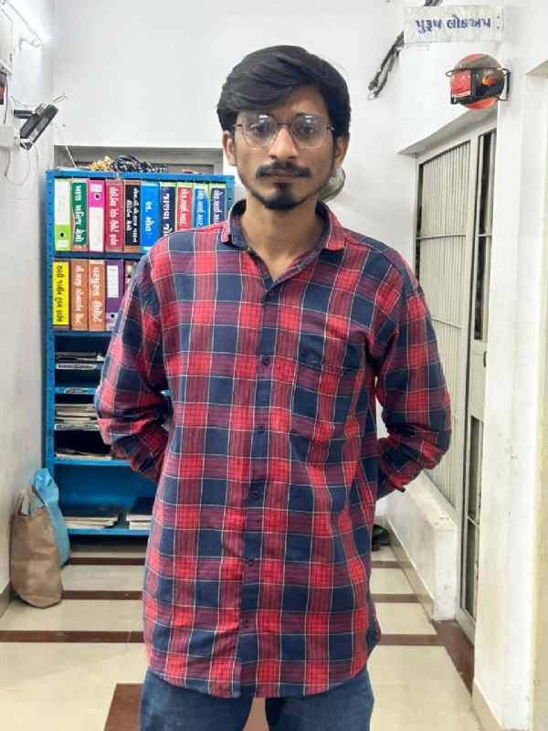 રાણાવાવમાં બાઈકના નામે છેતરપીંડી કરનાર શખ્સ ઝડપાયો.