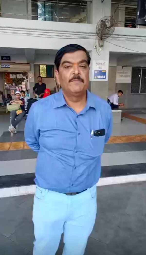 પોરબંદર બસ સ્ટેશનની સ્વચ્છતા મહારાષ્ટ્ર સરકારને ઉડીને આંખે વળગી. પોરબંદર બસ સ્ટેશનની સ્વચ્છતા મહારાષ્ટ્ર સરકારને ઉડીને આંખે વળગી.