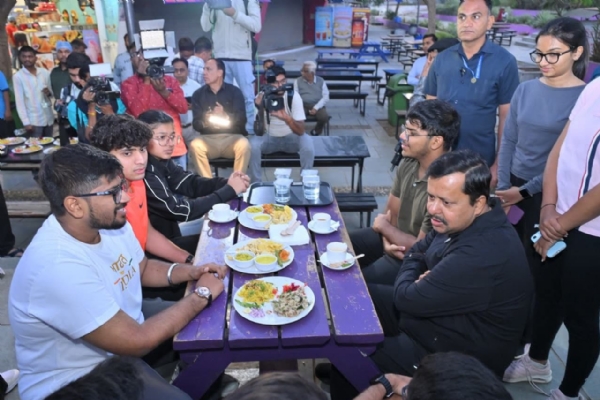 વહેલી સવારે સાબરમતી રિવરફ્રન્ટ ખાતે મોર્નિંગ વોક કરતા ભાજપા રાષ્ટ્રીય અધ્યક્ષ નીતિન નવીન