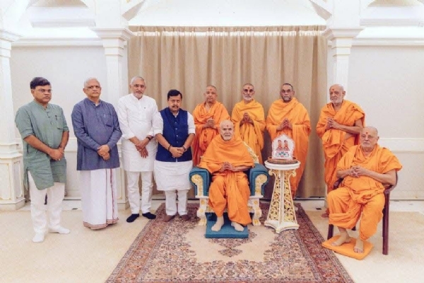 ભાજપા રાષ્ટ્રીય અધ્યક્ષ નીતિન નવીનએ ગાંધીનગર અક્ષરધામ ખાતે મહંત સ્વામી મહારાજ સાથે મુલાકાત કરી ભાજપા રાષ્ટ્રીય અધ્યક્ષ નીતિન નવીનએ ગાંધીનગર અક્ષરધામ ખાતે મહંત સ્વામી મહારાજ સાથે મુલાકાત કરી