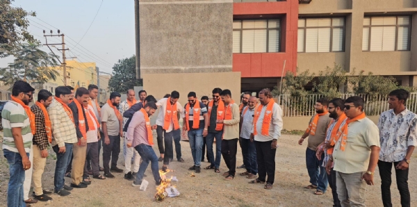 પોરબંદર ભાજપ દ્વારા રાહુલ ગાંધી સામે વિરોધ પ્રદર્શન. પોરબંદર ભાજપ દ્વારા રાહુલ ગાંધી સામે વિરોધ પ્રદર્શન.