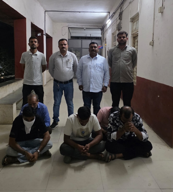 જુગાર રમતા જુગારીયા ને ઝડપી પાડવામાં આવ્યા. જુગાર રમતા જુગારીયા ને ઝડપી પાડવામાં આવ્યા.