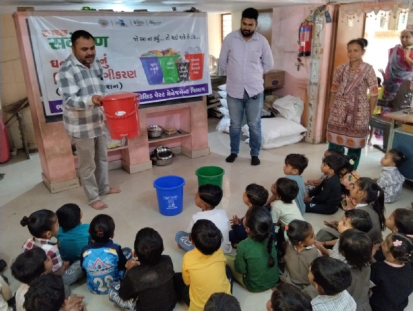 ભાવનગર મહાનગરપાલિકાનો સોલિડ વેસ્ટ મેનેજમેન્ટ વિભાગ દ્વારા ટુ ડોર કલેકશન. ભાવનગર મહાનગરપાલિકાનો સોલિડ વેસ્ટ મેનેજમેન્ટ વિભાગ દ્વારા ટુ ડોર કલેકશન.