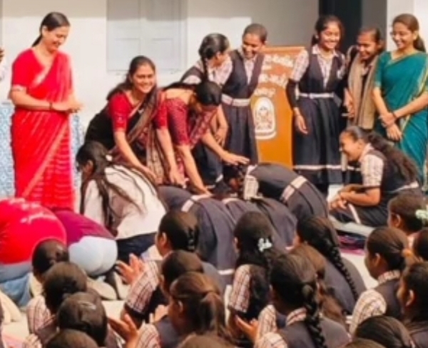 પી.જે.એ. એન્ડ આર.કે. શાહ ગર્લ્સ હાઈસ્કૂલમાં ધોરણ 10 અને 12ની વિદ્યાર્થીનીઓ માટે વિદાય સમારંભ તથા ઇનામ વિતરણ કાર્યક્રમ યોજાયો.