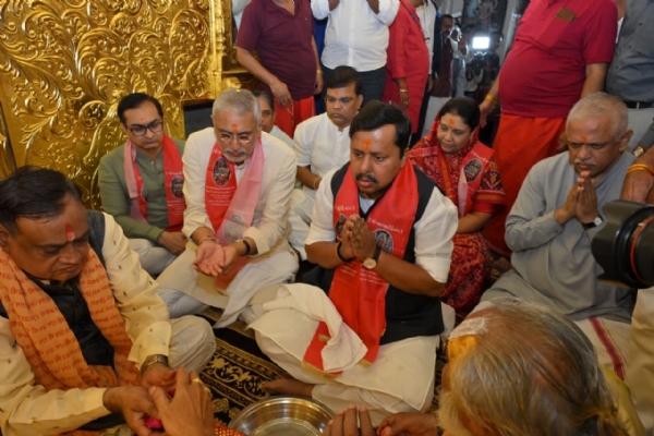 ભાજપા રાષ્ટ્રીય અધ્યક્ષ નીતિન નવીનએ આજે અમદાવાદ ખાતે નગરદેવી મા ભદ્રકાળીના દર્શન પૂજા-અર્ચના કરી ભાજપા રાષ્ટ્રીય અધ્યક્ષ નીતિન નવીનએ આજે અમદાવાદ ખાતે નગરદેવી મા ભદ્રકાળીના દર્શન પૂજા-અર્ચના કરી