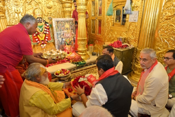 ભાજપા રાષ્ટ્રીય અધ્યક્ષ નીતિન નવીનએ આજે અમદાવાદ ખાતે નગરદેવી મા ભદ્રકાળીના દર્શન પૂજા-અર્ચના કરી ભાજપા રાષ્ટ્રીય અધ્યક્ષ નીતિન નવીનએ આજે અમદાવાદ ખાતે નગરદેવી મા ભદ્રકાળીના દર્શન પૂજા-અર્ચના કરી