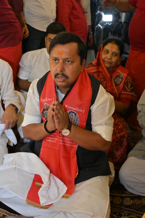 ભાજપા રાષ્ટ્રીય અધ્યક્ષ નીતિન નવીનએ આજે અમદાવાદ ખાતે નગરદેવી મા ભદ્રકાળીના દર્શન પૂજા-અર્ચના કરી ભાજપા રાષ્ટ્રીય અધ્યક્ષ નીતિન નવીનએ આજે અમદાવાદ ખાતે નગરદેવી મા ભદ્રકાળીના દર્શન પૂજા-અર્ચના કરી